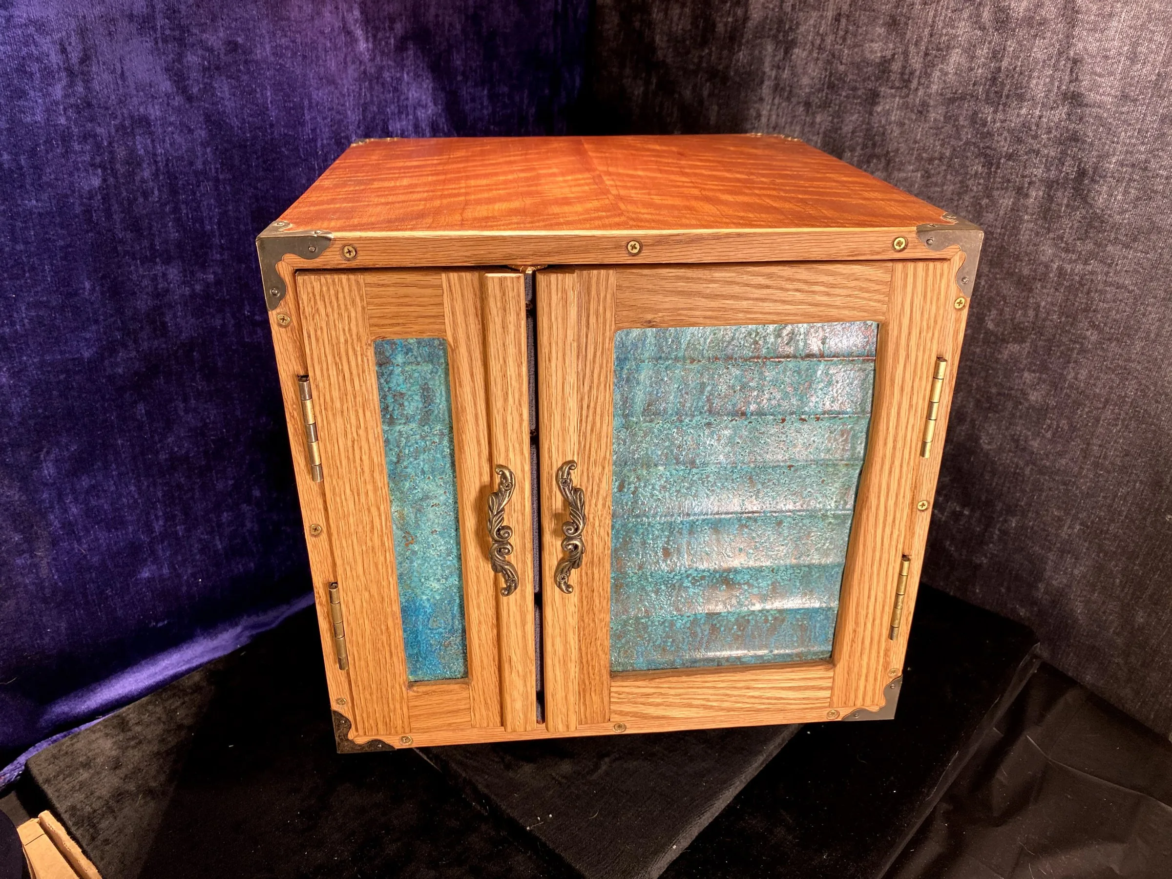 Board game cabinet