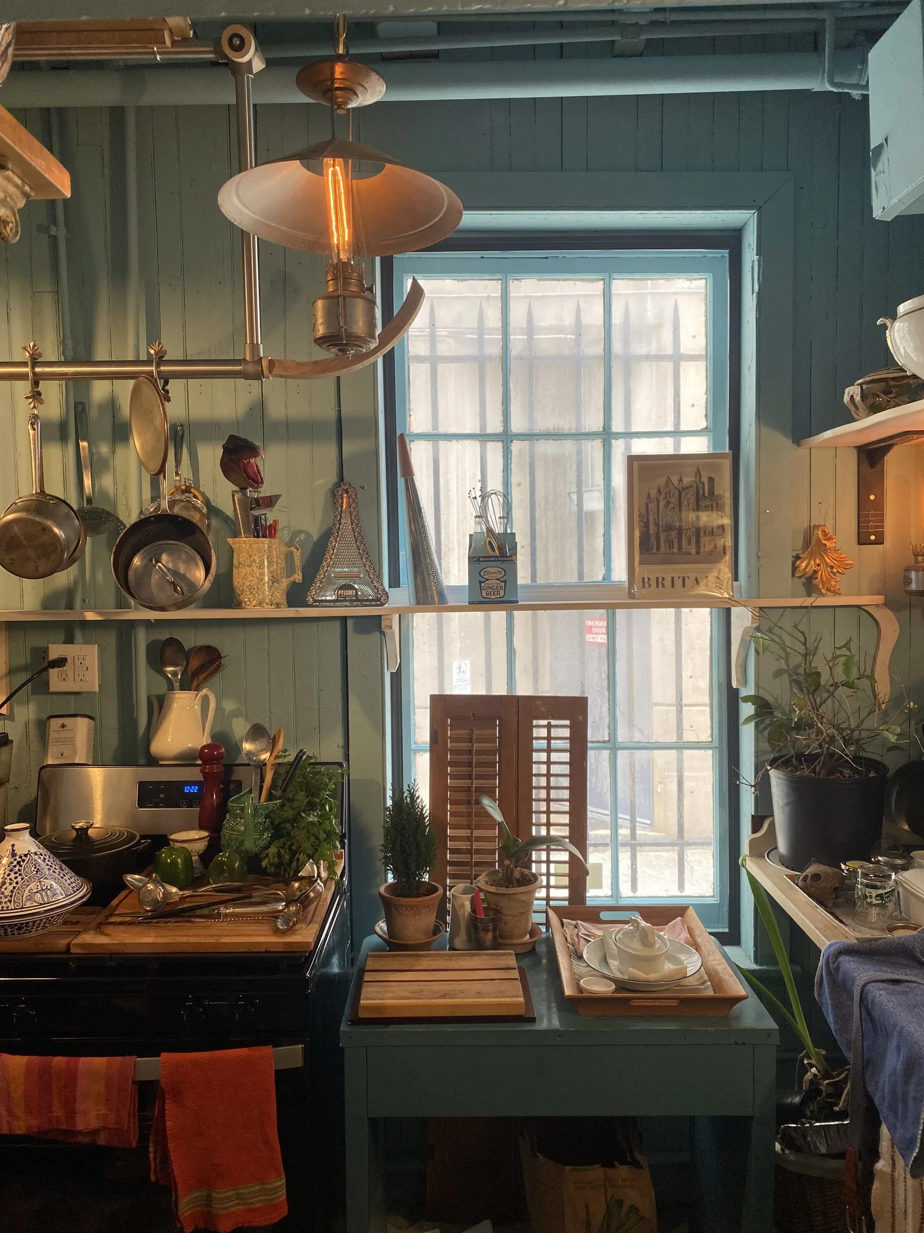 Open kitchen shelves