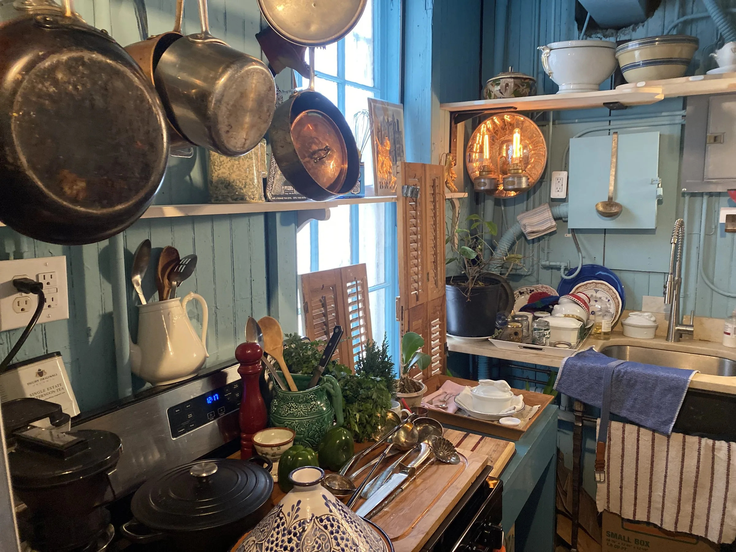 Open kitchen shelves