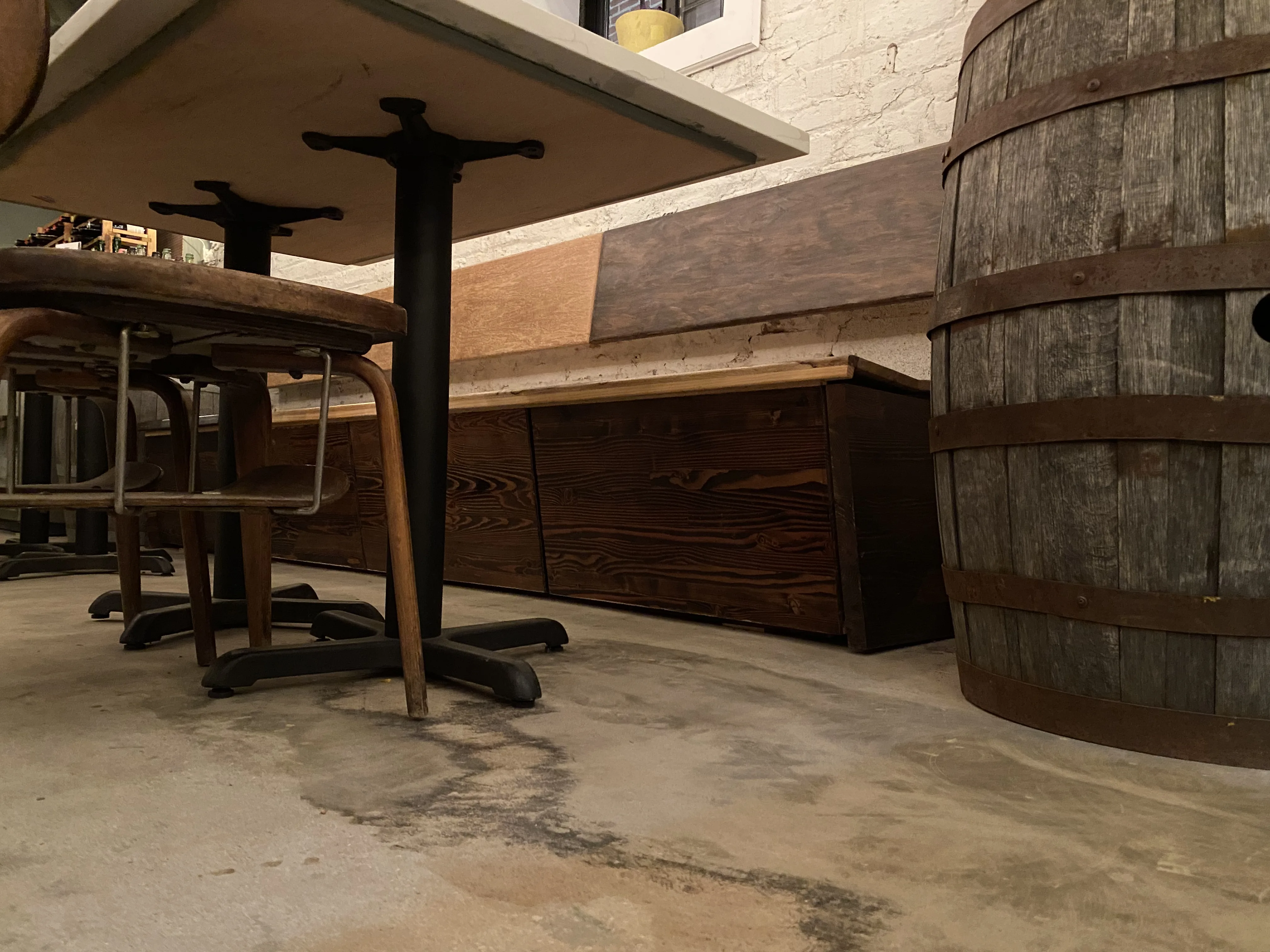 Restaurant bar, looking down the run