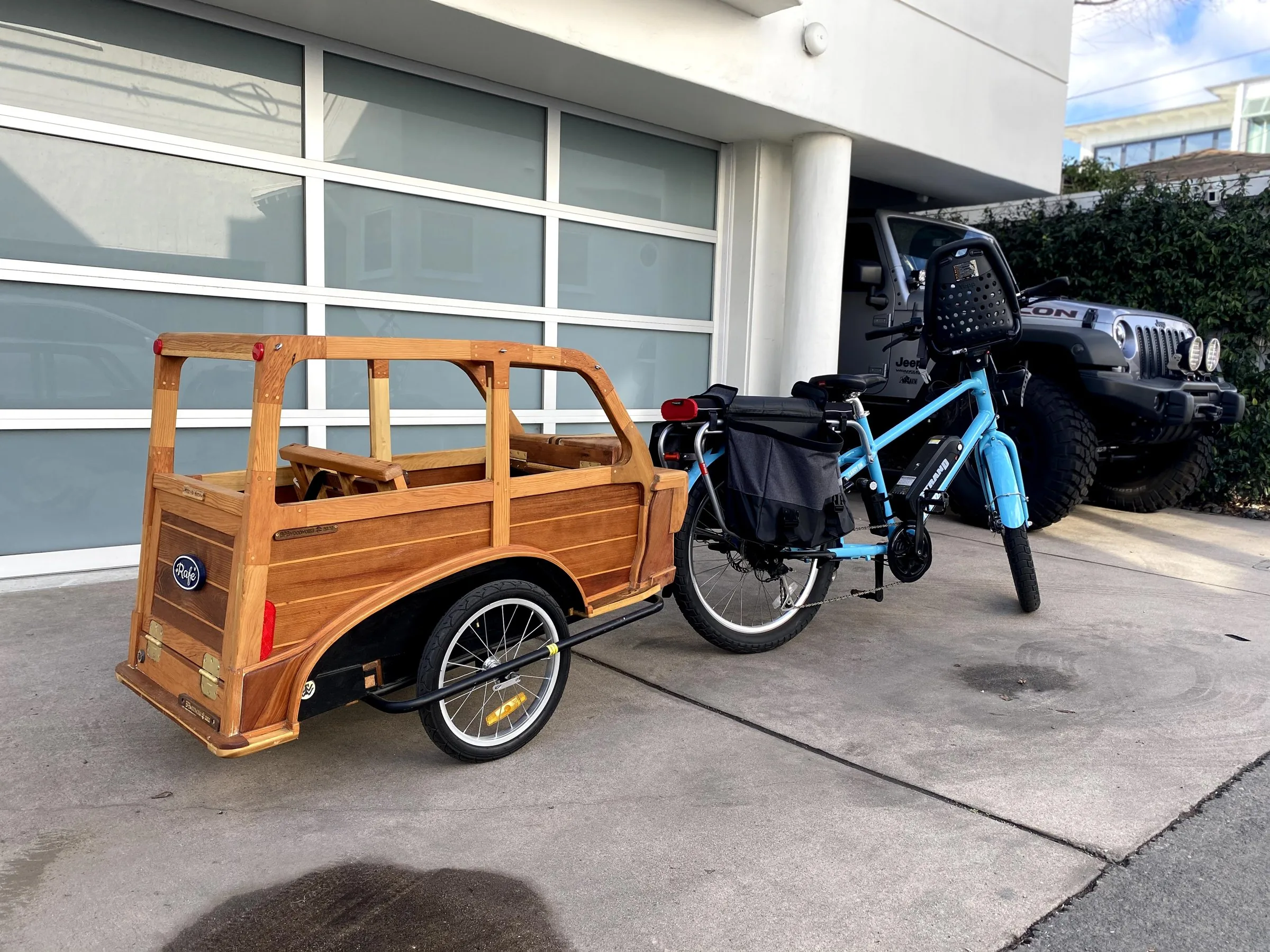 The woody trailer and cargo bike from the driveway